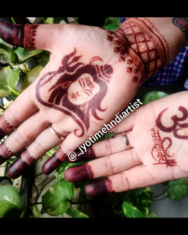 A popular design for the holy month of Shrawan, this piece features a portrait of Lord Shiva on one palm and the Om symbol with "Har Har Mahadev" on the other.