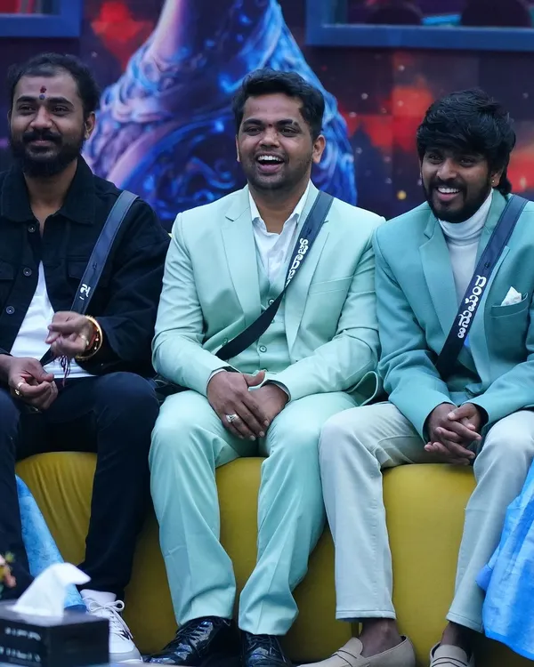 A happy moment from the Bigg Boss Kannada house. I designed this three-piece mint green suit for Dhanraj Achar. It’s a great choice for a formal event, offering a fresh and modern look.