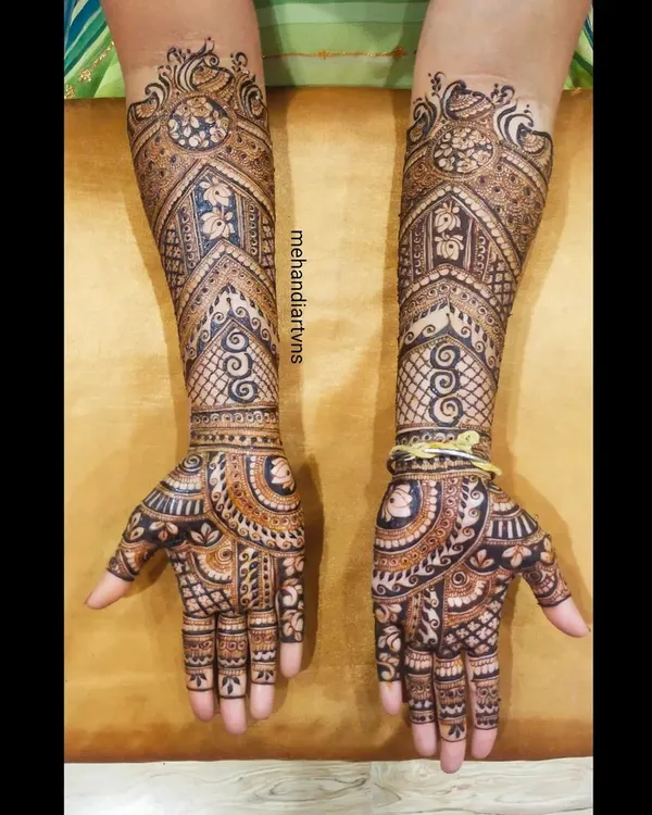 A beautiful example of a Bengali bridal mehandi, known for its elaborate patterns and use of traditional motifs that hold cultural significance.
