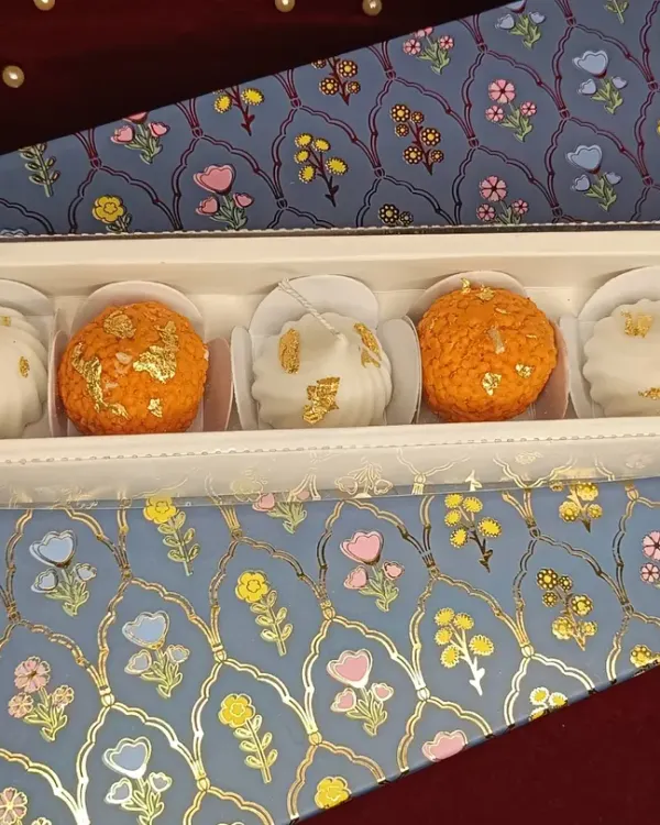 A perfect festive combination, this gift set features two laddoo candles and three modak candles. Packed in a beautiful floral box, it's a unique and sweet gift for Diwali or any celebration.