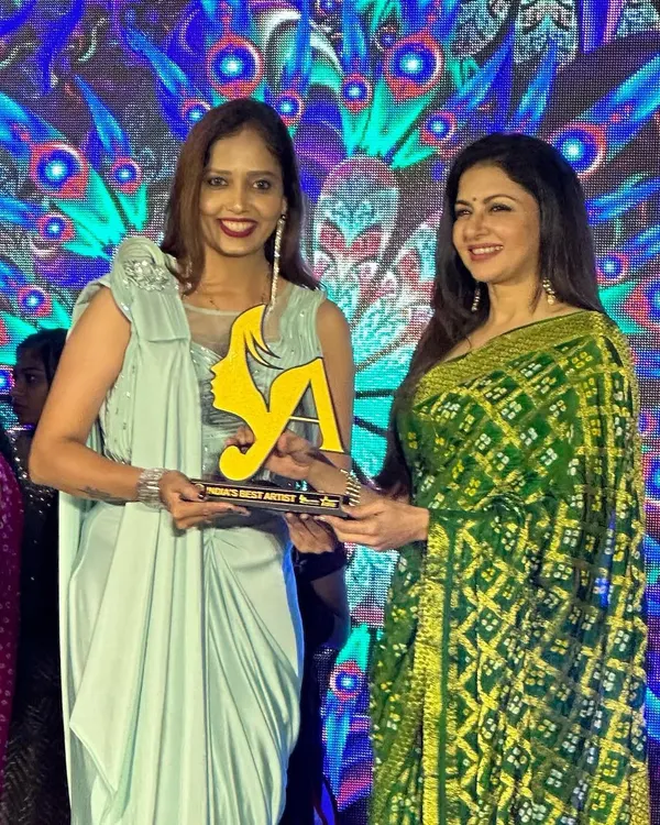 A moment I will always cherish: receiving the 'Best Makeup Artist in India' Award from the graceful Bollywood actress, Bhagyashree.