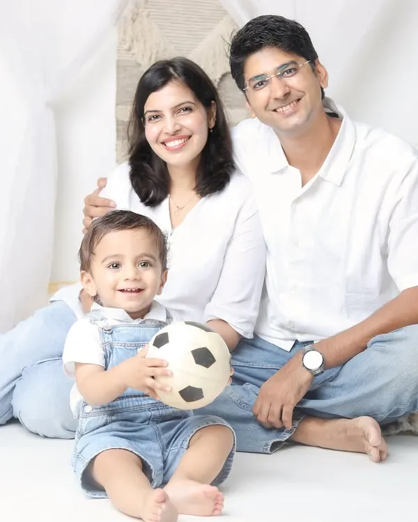A picture-perfect family smile. My studio's white backdrop is perfect for creating bright, clean, and classic family portraits where your family is the star.
