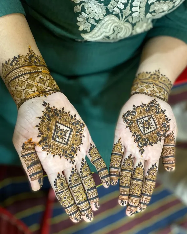 Living, loving, healing, learning, growing. 🦋 This geometric design features a diamond-shaped center, which is a modern take on the traditional mandala, paired with detailed wrist cuffs.