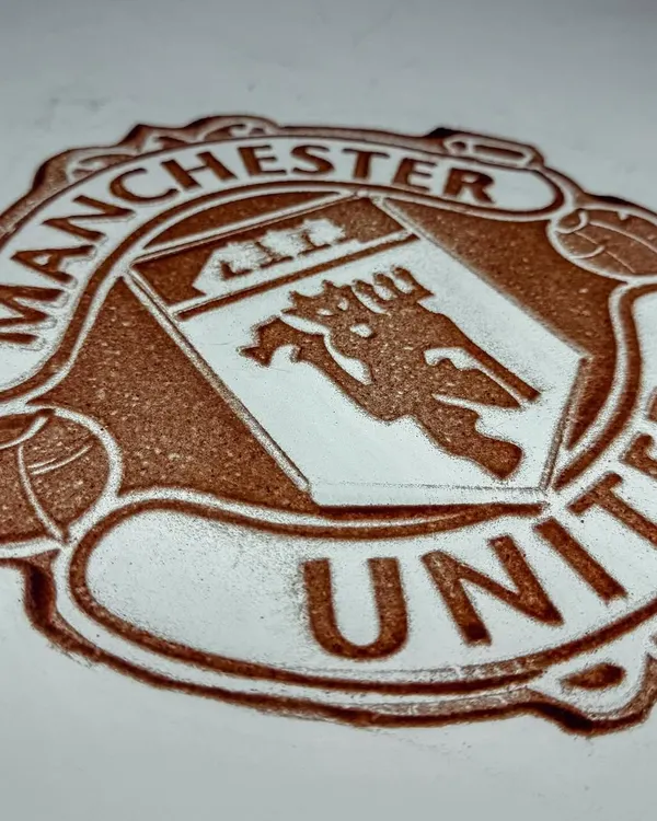 The iconic Manchester United crest, drawn in sand. This was part of a series of performances for football legend Ole Gunnar Solskjaer's visit to India, where I told his story and the club's legacy through my art.