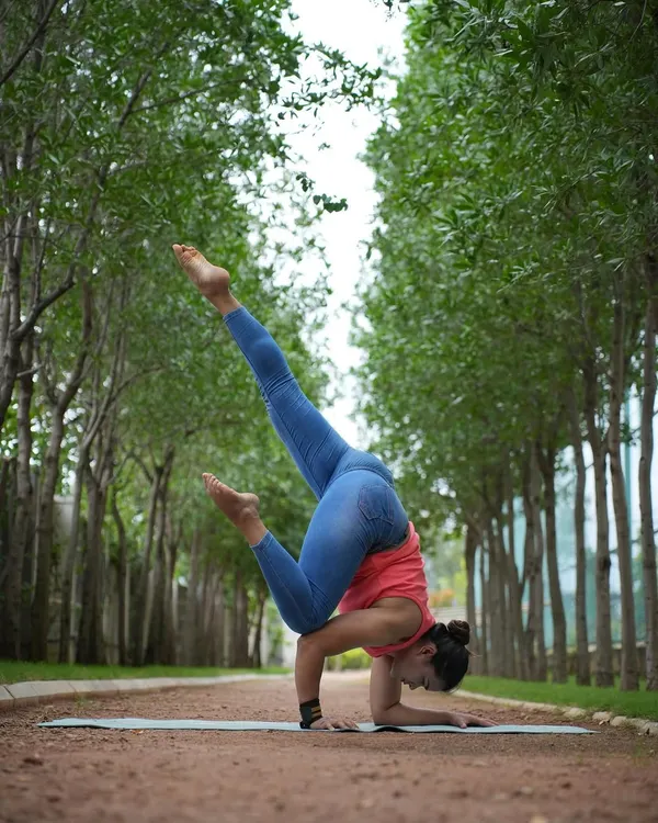 This variation of Pincha Mayurasana, or forearm stand, is a beautiful expression of balance and strength. It's a pose that requires more than just strong arms; it demands deep core engagement, shoulder stability, and a precise understanding of your body's center of gravity. In my advanced course, we focus on the anatomy behind inversions, using specific drills to build the strength and awareness needed to fly safely.