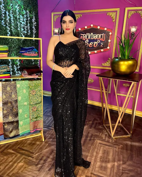 For a chic and modern look, this black sequin saree is a showstopper. It's perfect for cocktail parties, receptions, or any evening event where you want to sparkle and make a statement.