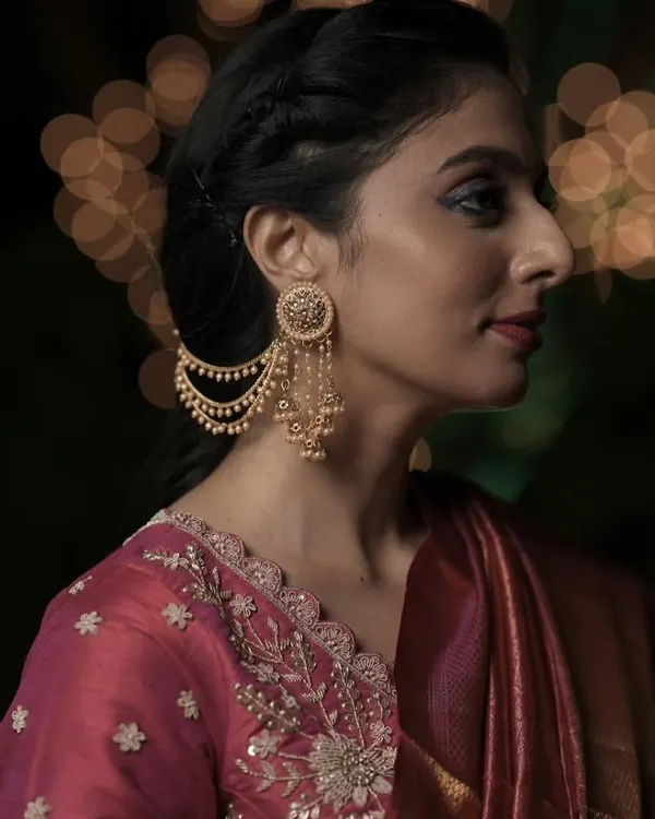 When a Bahubali earring speaks in volume. A model showcases our lightweight, multi-chain Bahubali earrings, perfect for a bridal shoot or a grand wedding.