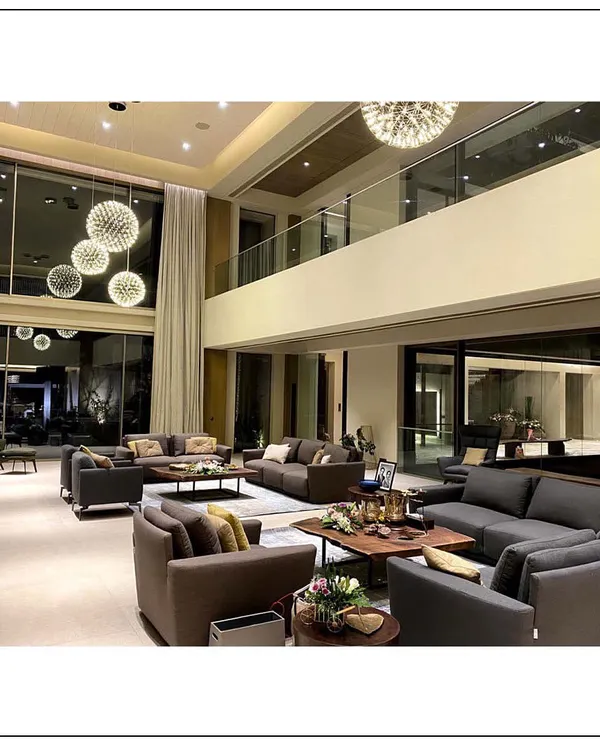 We designed this double-height living room in Aamby Valley to be a statement of contemporary luxury. The expansive windows and soaring ceilings create a sense of grandeur, while the carefully arranged seating areas maintain an atmosphere of warmth and intimacy, perfect for both large gatherings and quiet evenings.
