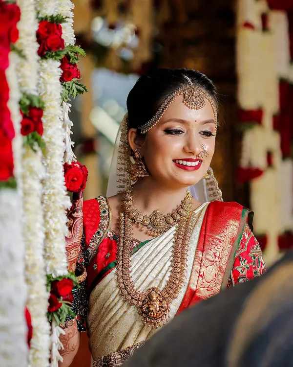 This is the quintessential South Indian muhurtham look. I focused on creating a flawless, radiant base that lasts through the long ceremony, paired with classic gold-toned eyes and a timeless red lip that perfectly complements her beautiful Kanjeevaram saree.
