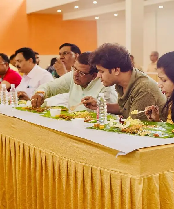 There is a special joy in sharing a meal together. My Yele Oota service brings guests together to enjoy an authentic Karnataka meal in a communal and celebratory setting.