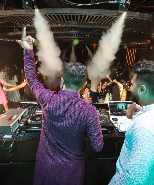 Bringing the full club experience with CO2 jets and pyrotechnics. These effects create unforgettable high-energy moments during a cocktail party or reception.