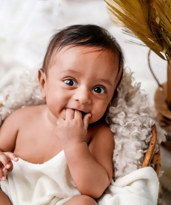 Those big, curious eyes. I love it when babies are awake during their session, allowing me to capture their budding personality and this adorable expression.