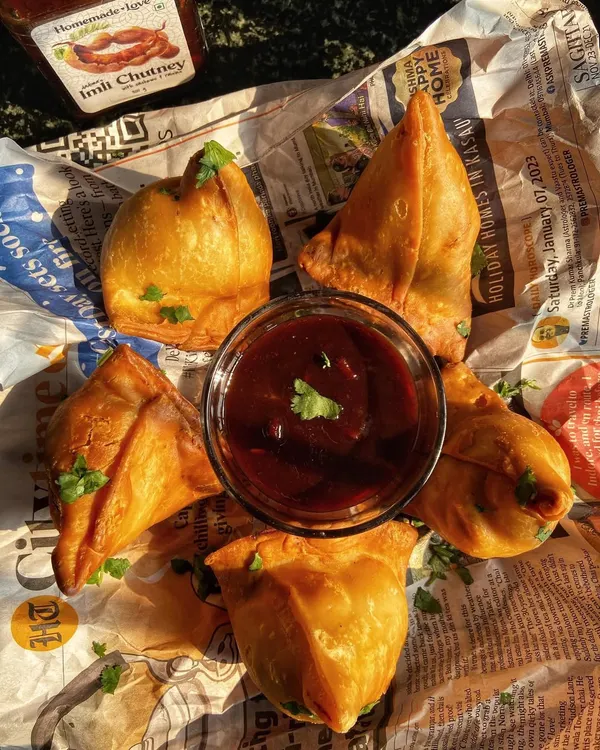There is nothing quite like a crispy, hot samosa dipped in authentic imli chutney. My dadima's recipe gives you that perfect khatta meetha balance, making it the ideal companion for all your favourite Indian snacks.