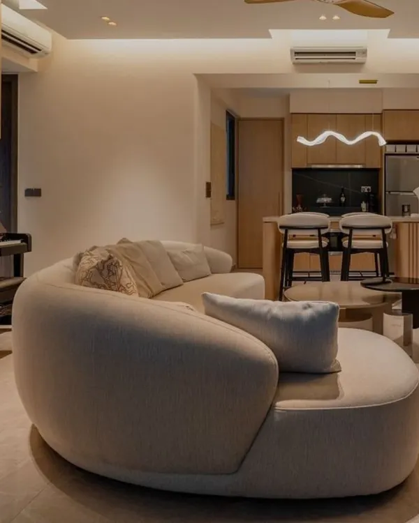 The Poet Sofa, with its elegant kidney-shaped design and clean organic lines, is a masterpiece of modern comfort. Here, it creates a sophisticated and intimate seating area, showcasing its versatility and ability to transform a living space into a stylish sanctuary.