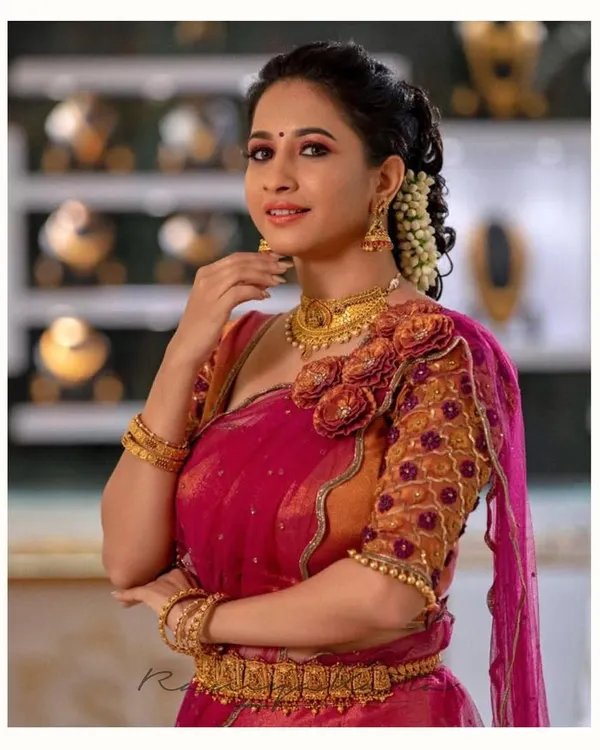 Actress Manvita Kamath looking radiant in our exquisite 3D embellished half saree set. The floral appliqué on the blouse adds a stunning, sculptural element to this traditional ensemble.
