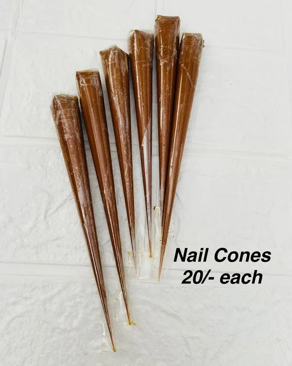 My Araq Nail Cones are specially formulated to give your nails a deep, natural stain. The longer you leave the paste on, the richer the color becomes.