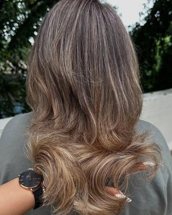 Another look at my 'Vanilla Butter Cream' creation. This is a fantastic way to blend grey hair into a stylish, modern blonde look. The ash tones help neutralize any brassiness for a cool, creamy finish.