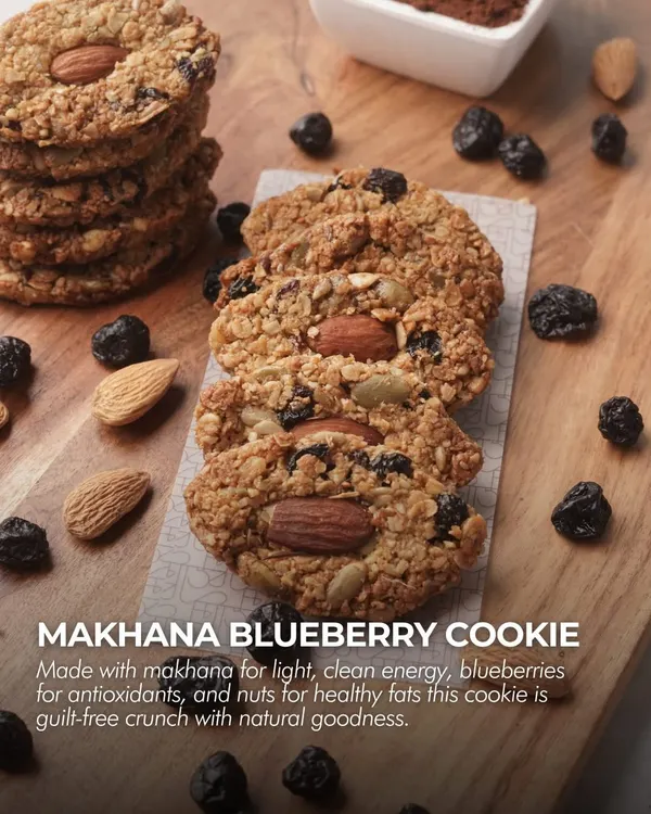 My Makhana Blueberry Cookie is a guilt-free crunch with natural goodness. It's made with makhana for light energy, blueberries for antioxidants, and nuts for healthy fats.