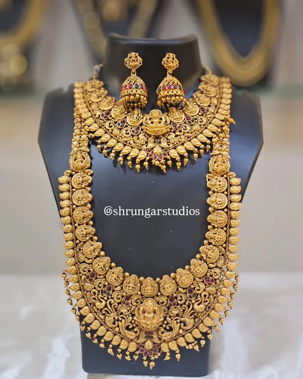 This is the kind of magnificent temple jewellery that makes a bride feel like a queen. I handpick these sets so you get the most intricate designs for your big day, available to rent or buy.