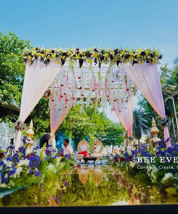 This is what dream weddings are made of. We created this elegant outdoor Phera Mantap with a stunning golden acrylic ramp, blending natural beauty with sophisticated design for a truly memorable ceremony.