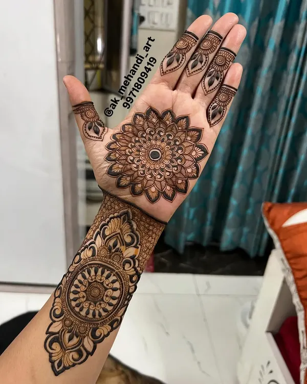 This is a classic, intricate mandala design, a core skill for any mehndi artist. I teach the techniques for creating these perfectly symmetrical patterns, focusing on clean lines and detailed fillings.