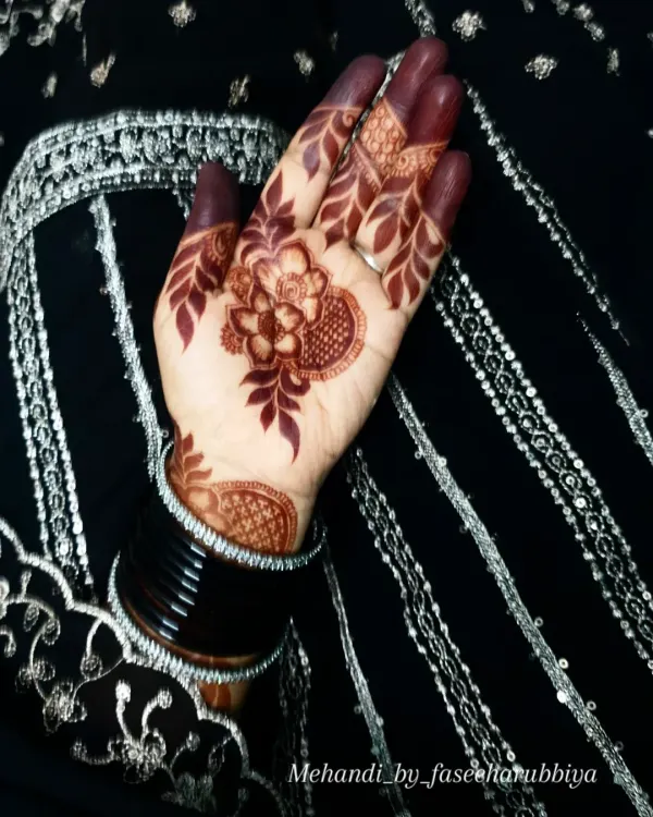 The beautiful result of my organic henna. This is the rich, reddish-brown stain of an Eid henna design.