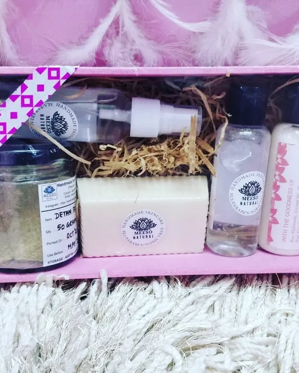 This is what a box full of care looks like. I pack my signature pink hampers with handmade, natural skincare products, perfect for gifting.
