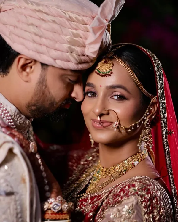 This is what it’s all about. A moment of pure joy for Laxmi and her partner. For her traditional Gujarati bridal look, we focused on soft, balanced glam that felt as timeless and beautiful as the moment itself.