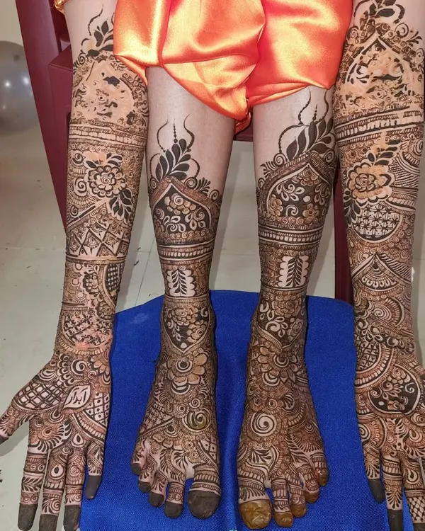 This is the complete bridal look I love to create. Intricate henna from fingertips to elbows, with matching detailed designs for the feet, ensures you look perfect from head to toe on your big day.