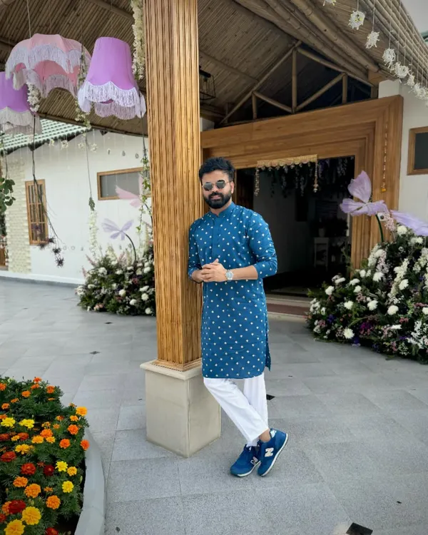 Sun is out and the beats are ready for a beautiful Mehendi gig. Dressed in a classic blue kurta, I am ready to set a vibrant and festive mood for the afternoon.