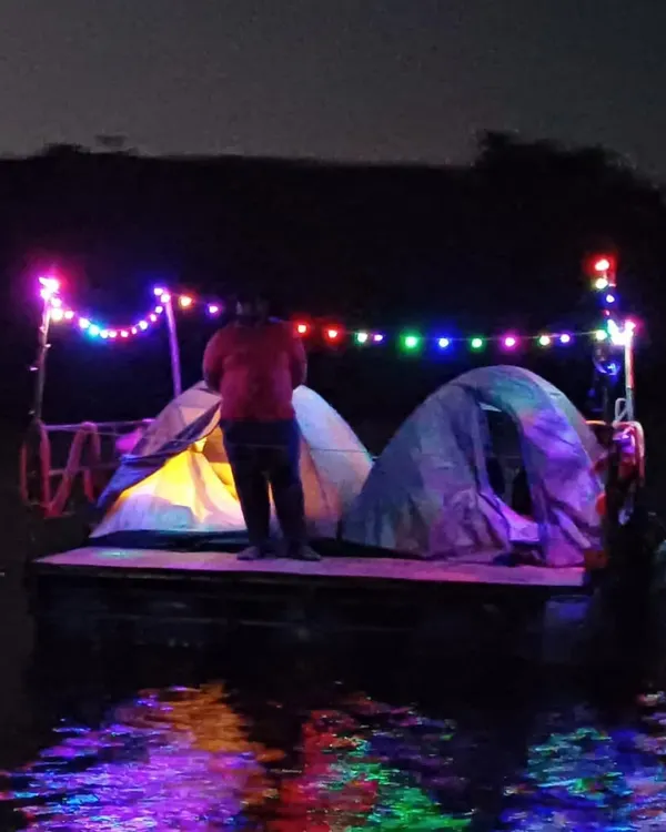 This is one of our most unique offerings: camping on a floating platform. As night falls, the colorful lights create a magical atmosphere right on the water, giving you an unforgettable lakeside party experience.