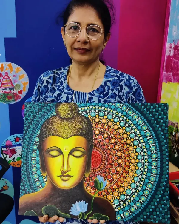 This participant, who hadn't painted in 30 years, created this breathtaking Buddha artwork. Combining acrylic painting for the face and intricate dot art for the mandala background, it’s a testament to the creativity that lies within us all.