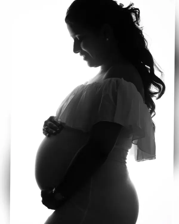 A high-contrast silhouette is one of my favorite ways to create artistic bump photography. It focuses entirely on your beautiful profile and the curve of your belly, creating a timeless and powerful image.