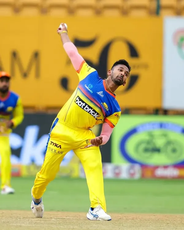 A testament to our training pathway, here is our alumnus Aditya Mani in full stride, bowling during the prestigious Maharaja Trophy (KPL). We prepare our players for the biggest stages in cricket.