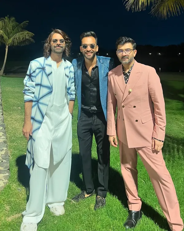 A great moment captured with the incredible Bollywood music duo, Sachin-Jigar. Hosting shows with such celebrated artists requires a high level of professionalism and energy, which I bring to every event.