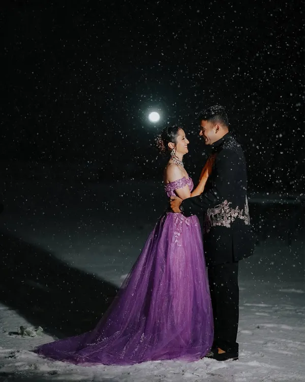 We believe the most challenging conditions create the most magical photographs. Here, we used the falling snow and a single light source to create a dreamy, fairytale moment, balancing the couple within the frame for a truly cinematic night portrait.