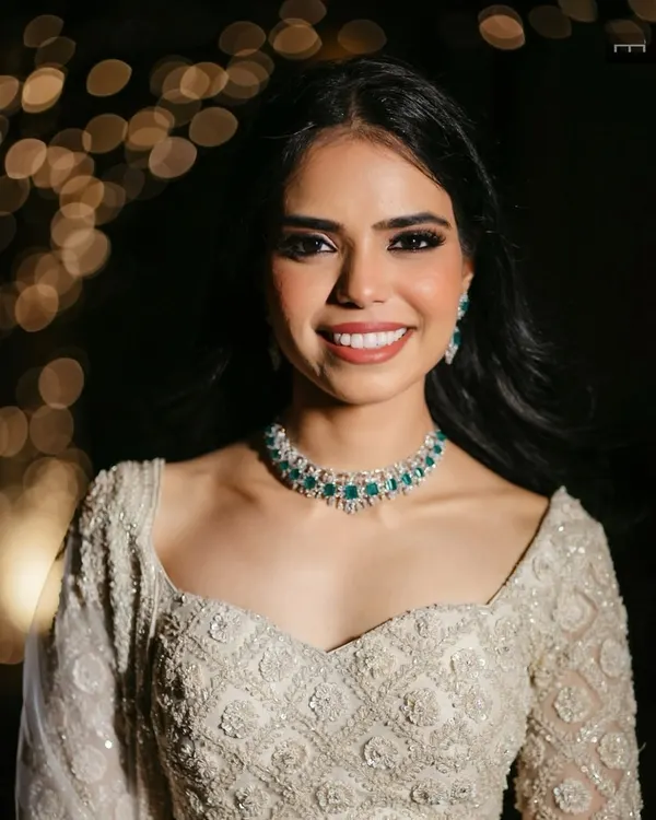 One of my favorite bridal moments in white. This look is all about soft glam, glowing skin, and effortless elegance. The makeup is designed to complement the white outfit, creating a look that is modern and timeless.