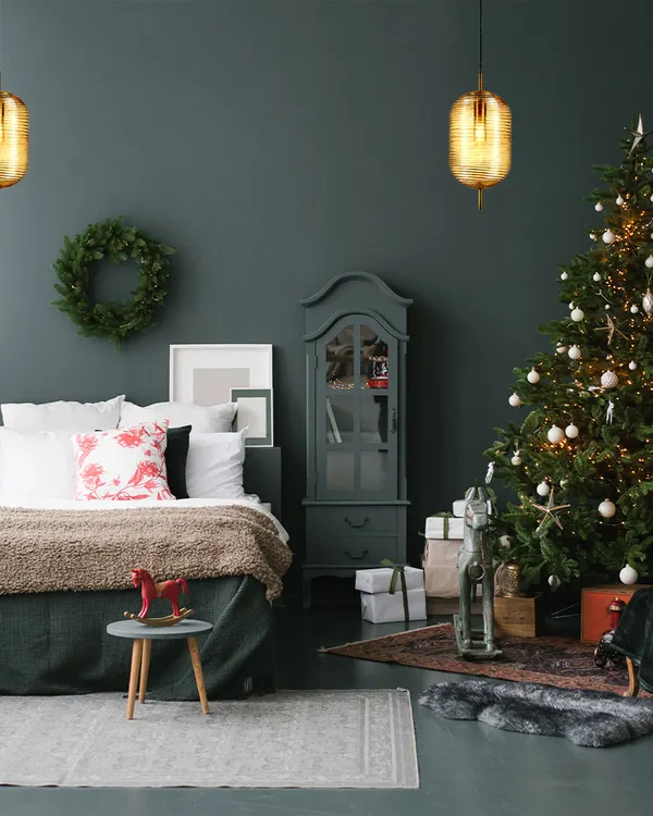 This Christmas, I helped this client bask in the glow of timeless luxury. The two amber glass pendants add a warm, festive touch to their cozy bedroom, illuminating their celebrations.