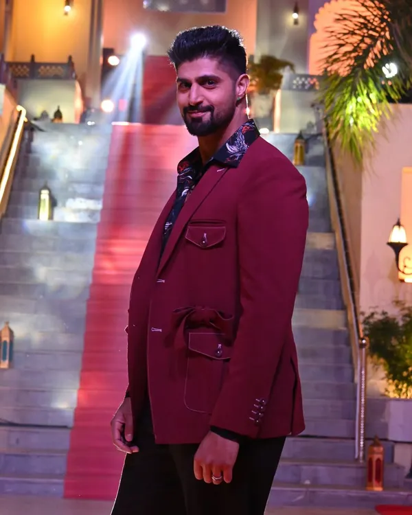 I had the pleasure of dressing the dashing host of MTV Splitsvilla, Tanuj Virmani. He is seen here in a unique maroon belted designer suit from my collection, perfect for making a statement on the red carpet.