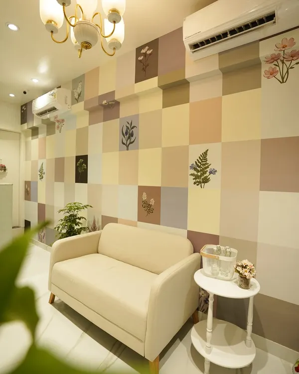 The waiting area in our Goregaon clinic is designed to be a tranquil space. The soft color palette and comfortable seating help you relax before your consultation begins.