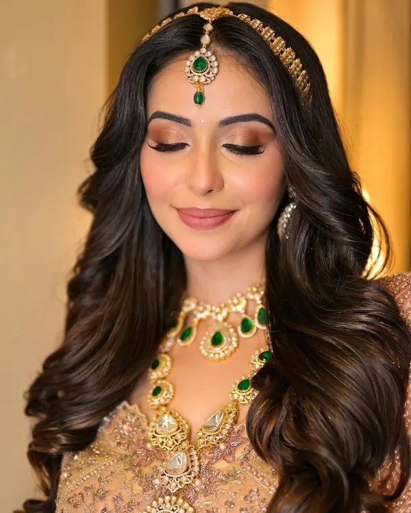 Inspired by the regal allure of Heeramandi, this look combines a modern soft glam eye with classic contouring. In my class, you will learn how to take inspiration and create your own unique, glamorous looks.