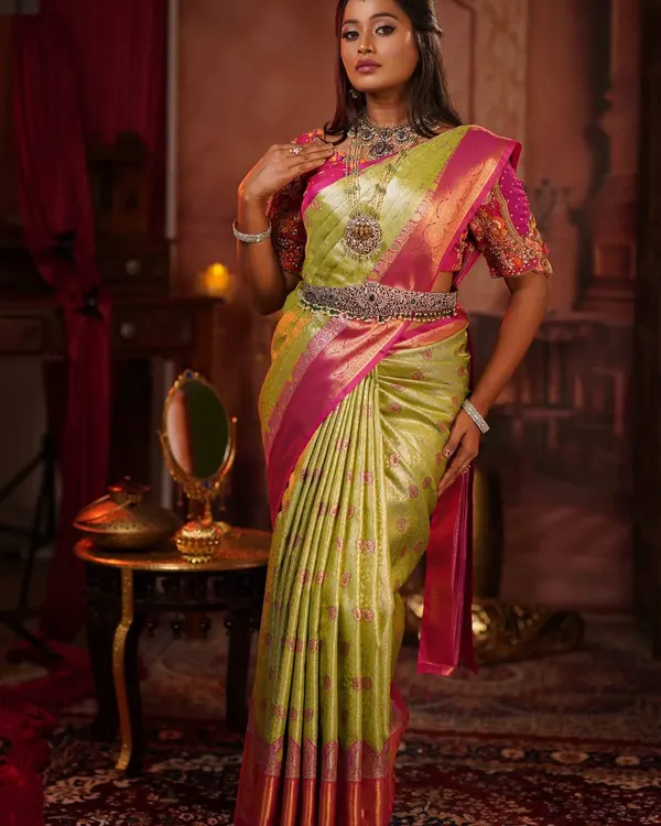 This is the complete South Indian bridal look we love to create. It combines radiant, long lasting makeup with our signature "Fluffy Pleats" saree draping to make you glow on your big day.