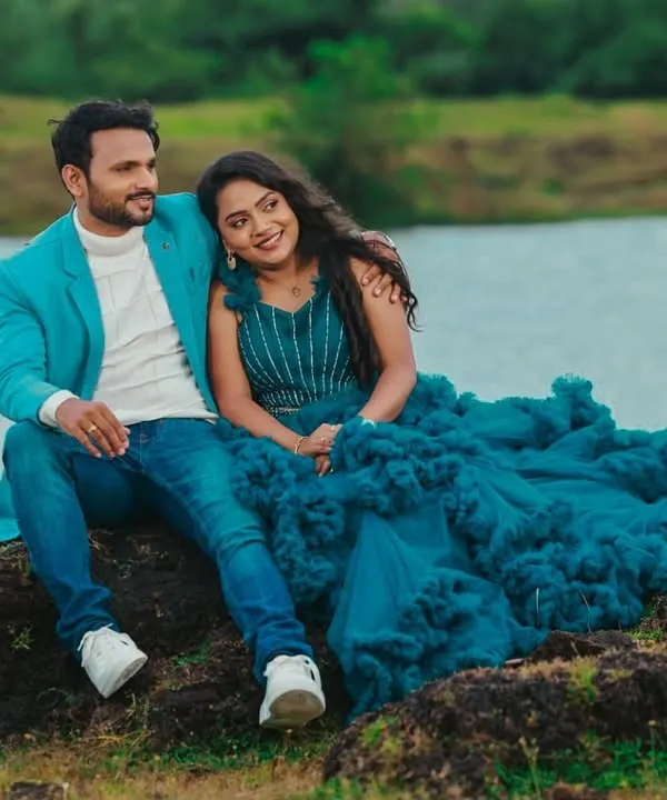 A relaxed moment from a pre-wedding shoot by the lake. I styled both the bride and groom, coordinating her ruffled teal gown with his smart-casual turquoise blazer for a cohesive look.