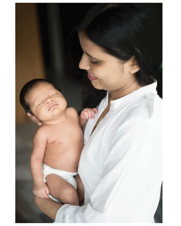 This is the moment I live to capture. The quiet, tender connection between a mother and her newborn, safe in her arms. I focus on creating a calm, comfortable space during my newborn photoshoots, allowing these natural, heartfelt expressions to unfold.