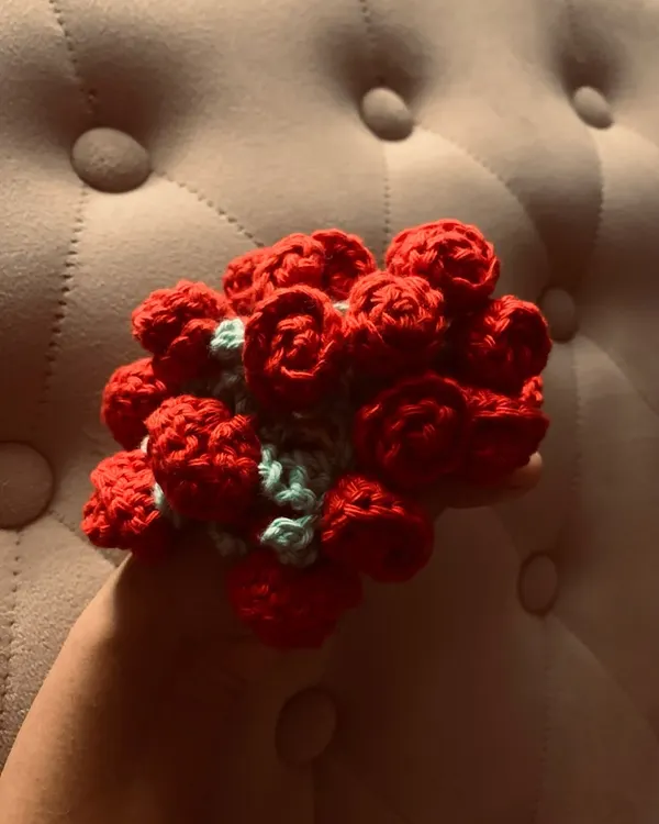 I'm kinda obsessed with how this mini rose bouquet turned out. It's a popular trend, and I can see why! I plan on making a bigger version soon with different flowers.