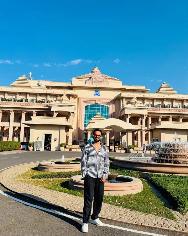 A casual but stylish look for a Haldi ceremony at the magnificent ITC Grand Bharat. Even for daytime events, I bring my A-game and a sense of style.