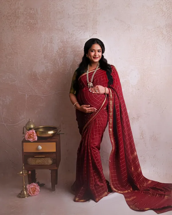 This gorgeous mother-to-be in a rich red pattu saree is the perfect example of grace and cultural elegance. I love capturing the richness of our heritage in these precious moments.