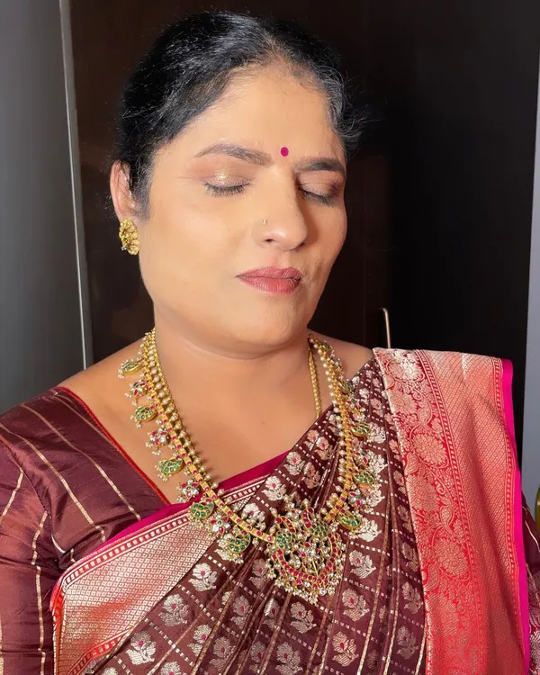 A beautiful makeover for mature skin. I focused on creating a smooth, hydrated base and used soft, earthy tones on the eyes and a neutral lip to give her a graceful and elegant look.