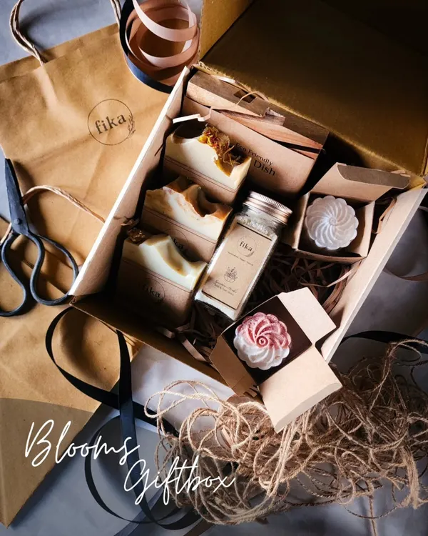 This is my 'Blooms' Giftbox, a curated set that shows luxury shouldn't cost the Earth. Inside, you'll find artisan soaps, bath salts, and whimsical meringue-shaped soaps, all packed with biodegradable materials.