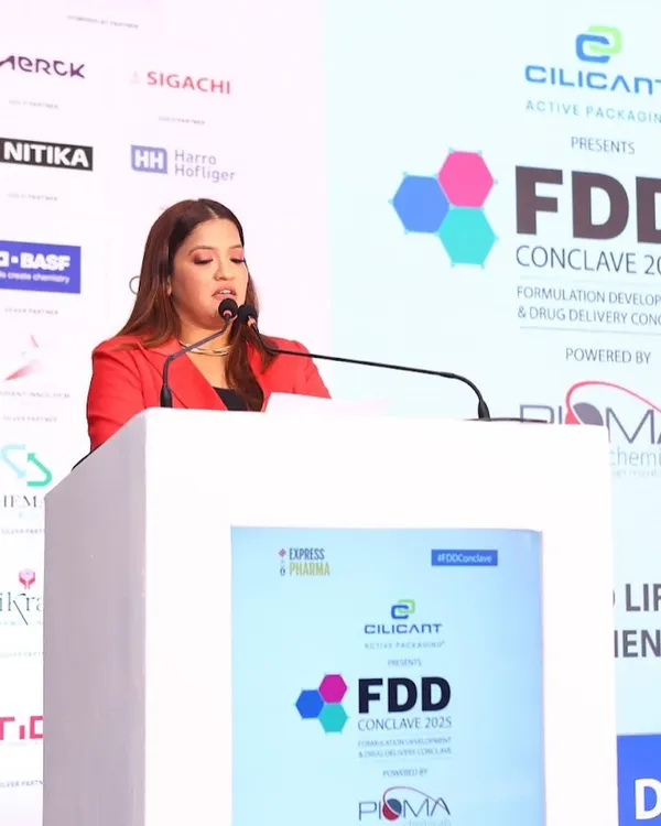 At the podium for the Formulation Drug Delivery (FDD) Conclave. Hosting pharma events requires a sharp focus and the ability to handle complex, scientific subject matter with confidence.